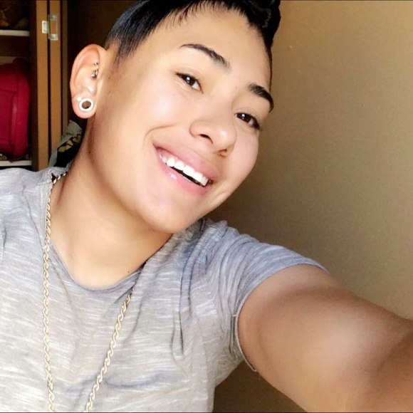 Meet your Posher, Alexia - Picture 1 of 1